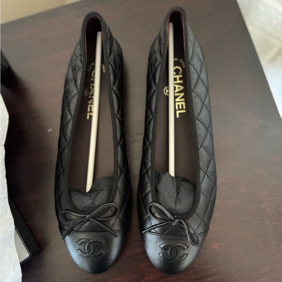 Chanel Black Quilted Ballet Flats - New and Never Been Worn - 39 - Picture 4 of 8
